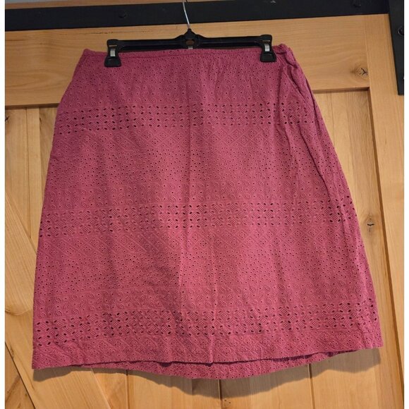 LL Bean Sz 8 Favorite Fit Pink Eyelet Knee Length Pencil Skirt Beach Line 297045 - Picture 1 of 13